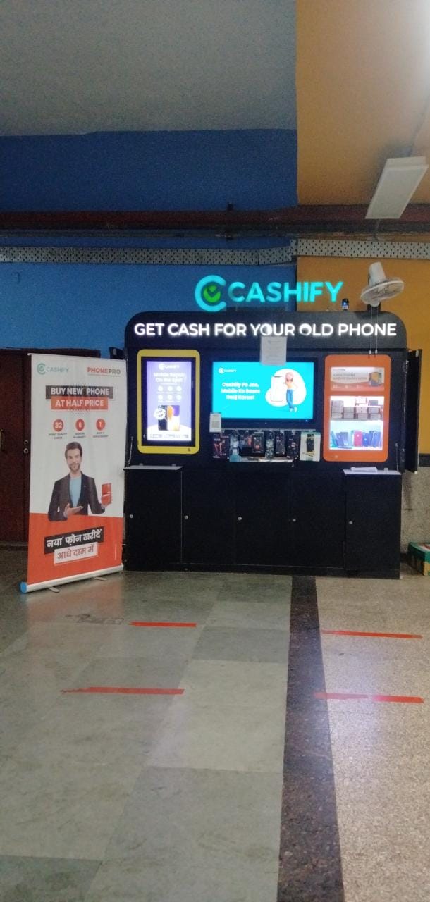 Cashify Mobile Shop Offline Kiosk Laxmi Nagar Metro Station