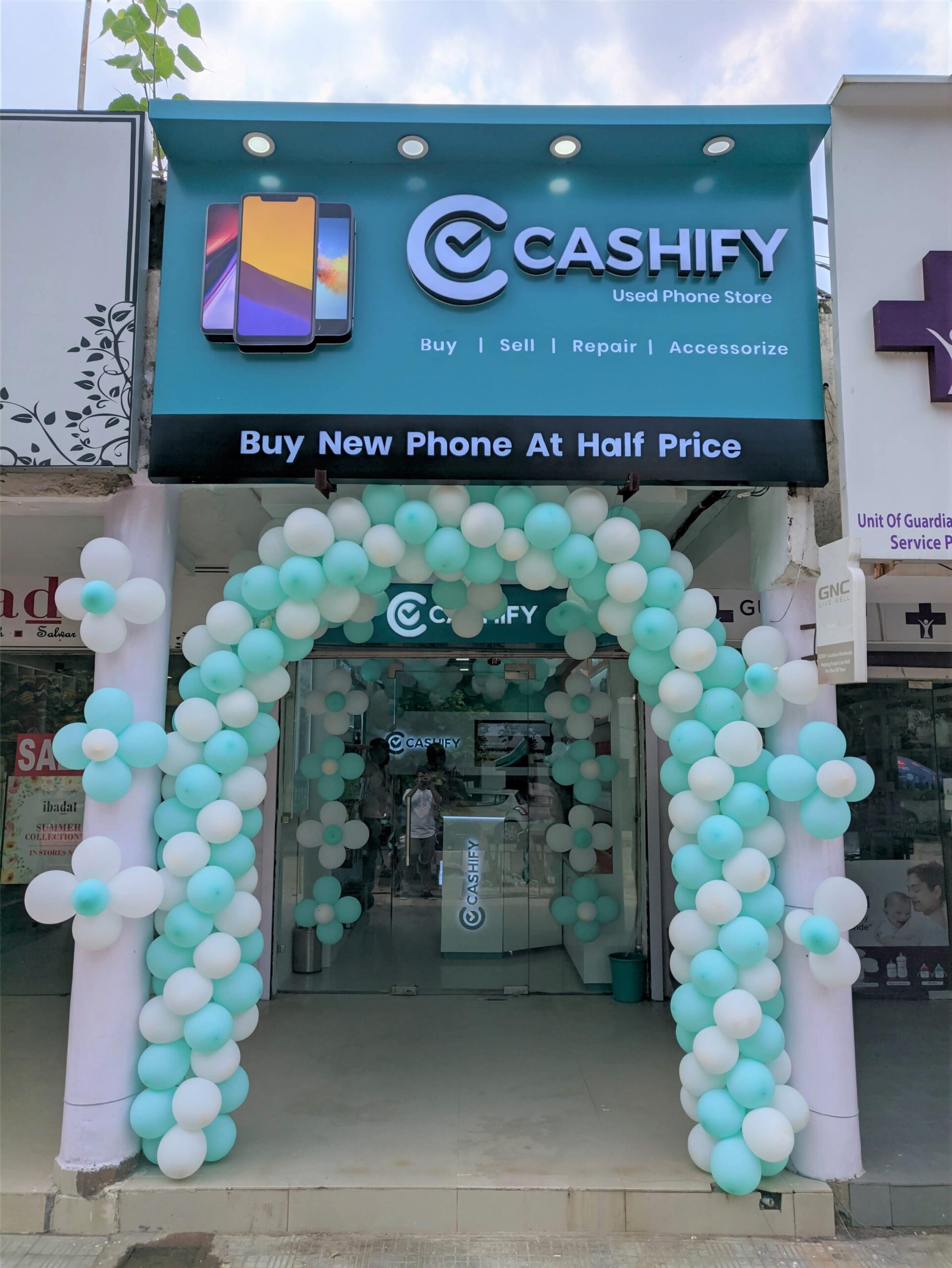 Cashify Offline Store in Sector14 Gurgaon Sell, Repair Your Old