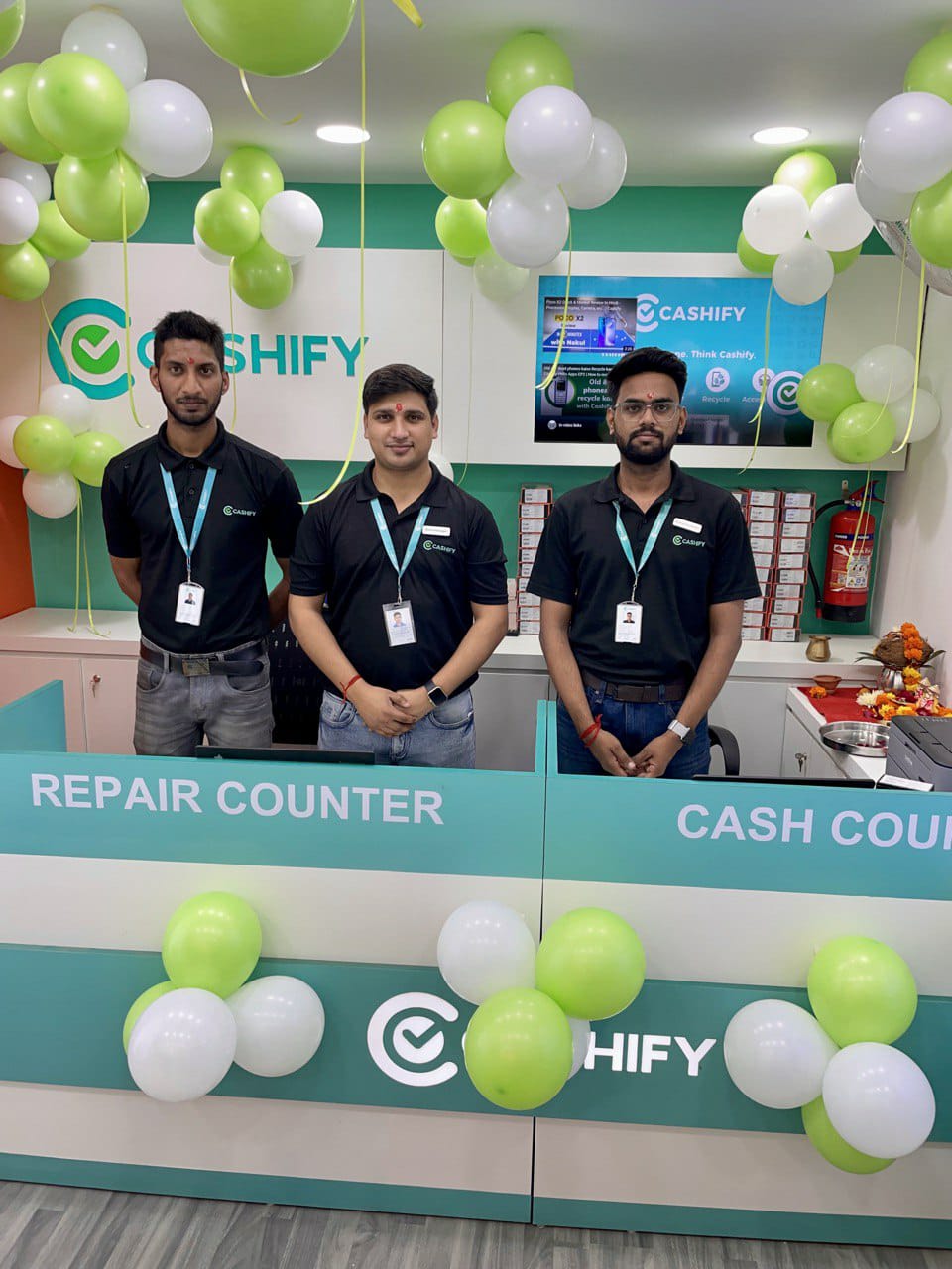Cashify Offline Store in Laxmi Nagar 2 Store Delhi Sell, Repair Your