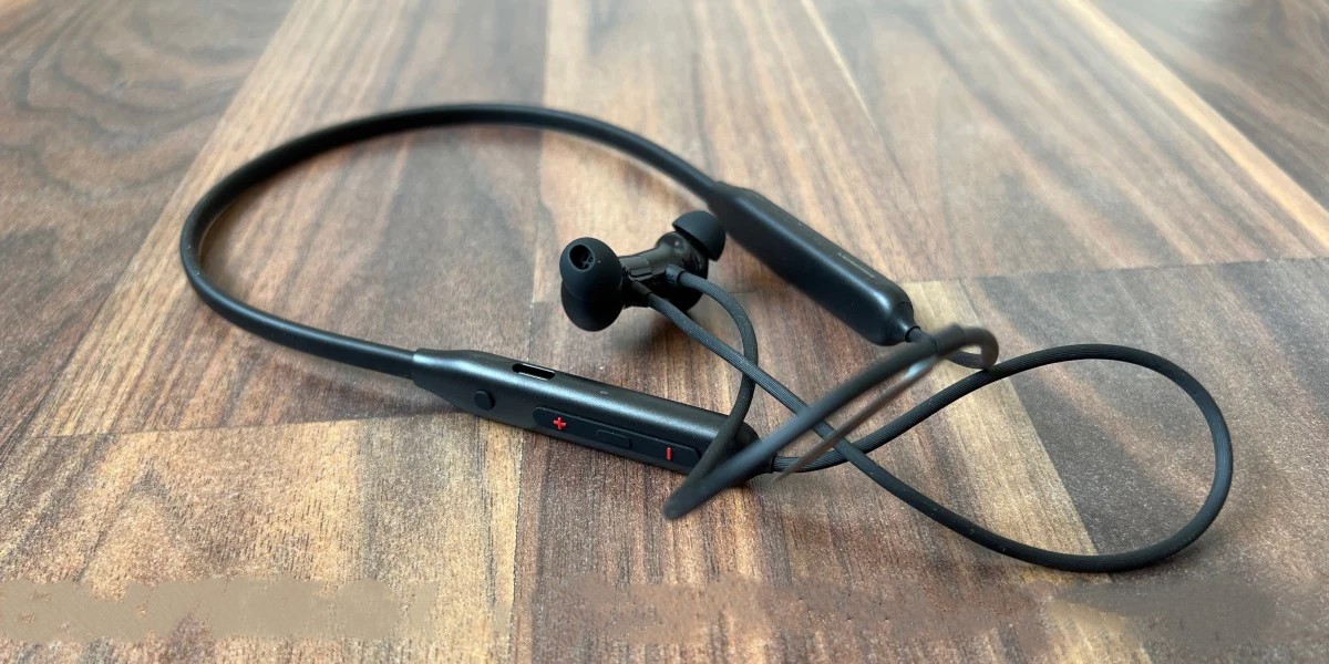 OnePlus Bullets Wireless Z2 ANC vs OnePlus Buds Z2 Compare Prices & Specs Cashify