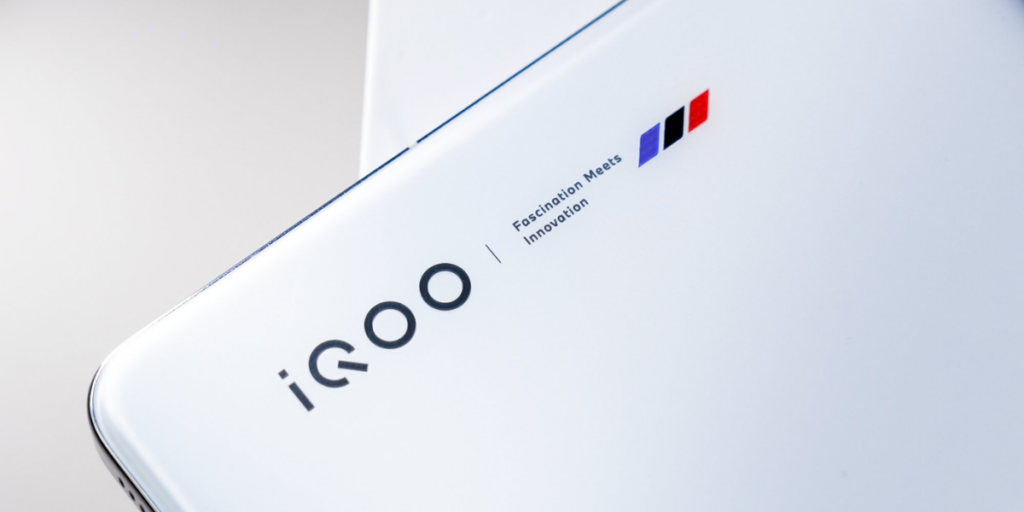 iQOO 13 ホワイト BMW iqoo13 iQOO 13 review: A closer look at the first Snapdragon 8 Elite